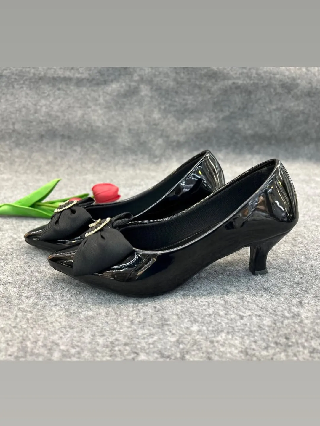 Urbantoes Midnight Gloss Pointed-Toe Kitten Heels – Bow Detail & Rhinestone Brooch