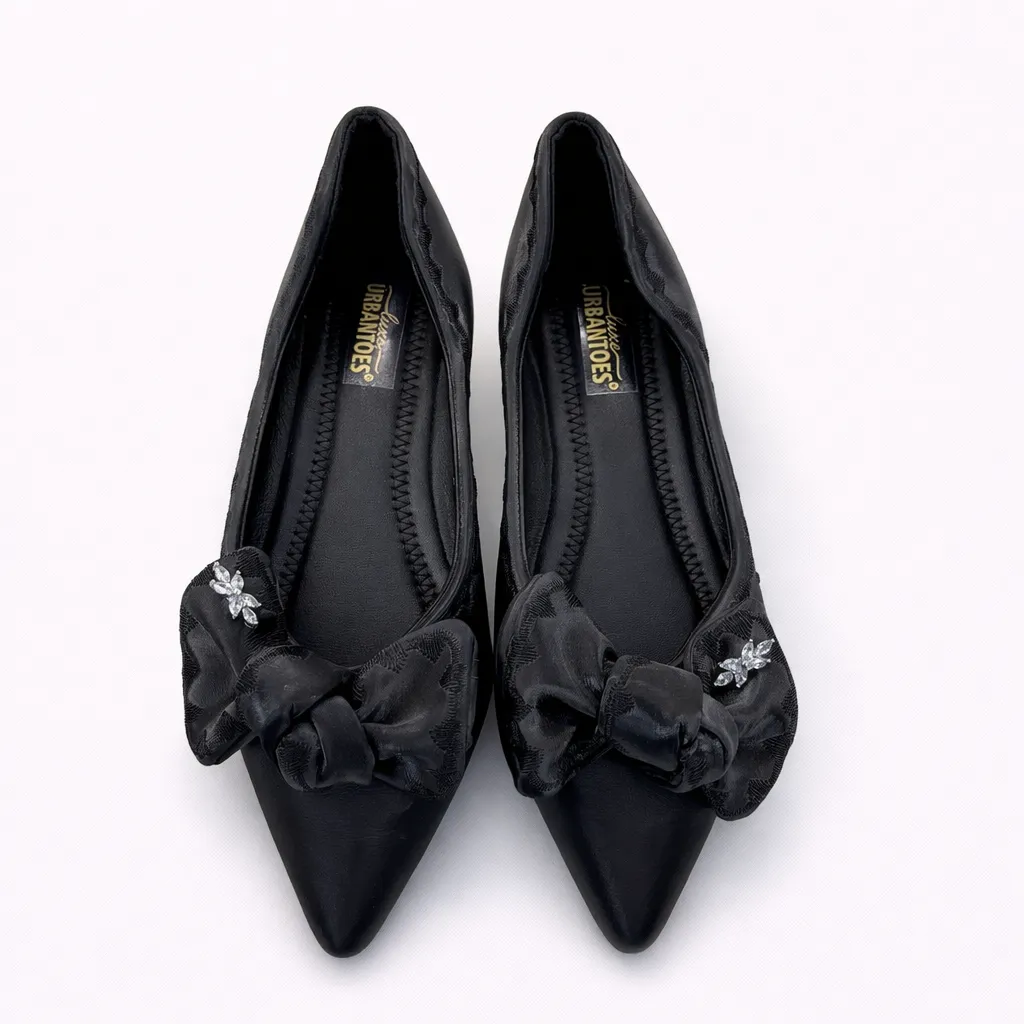women flats black