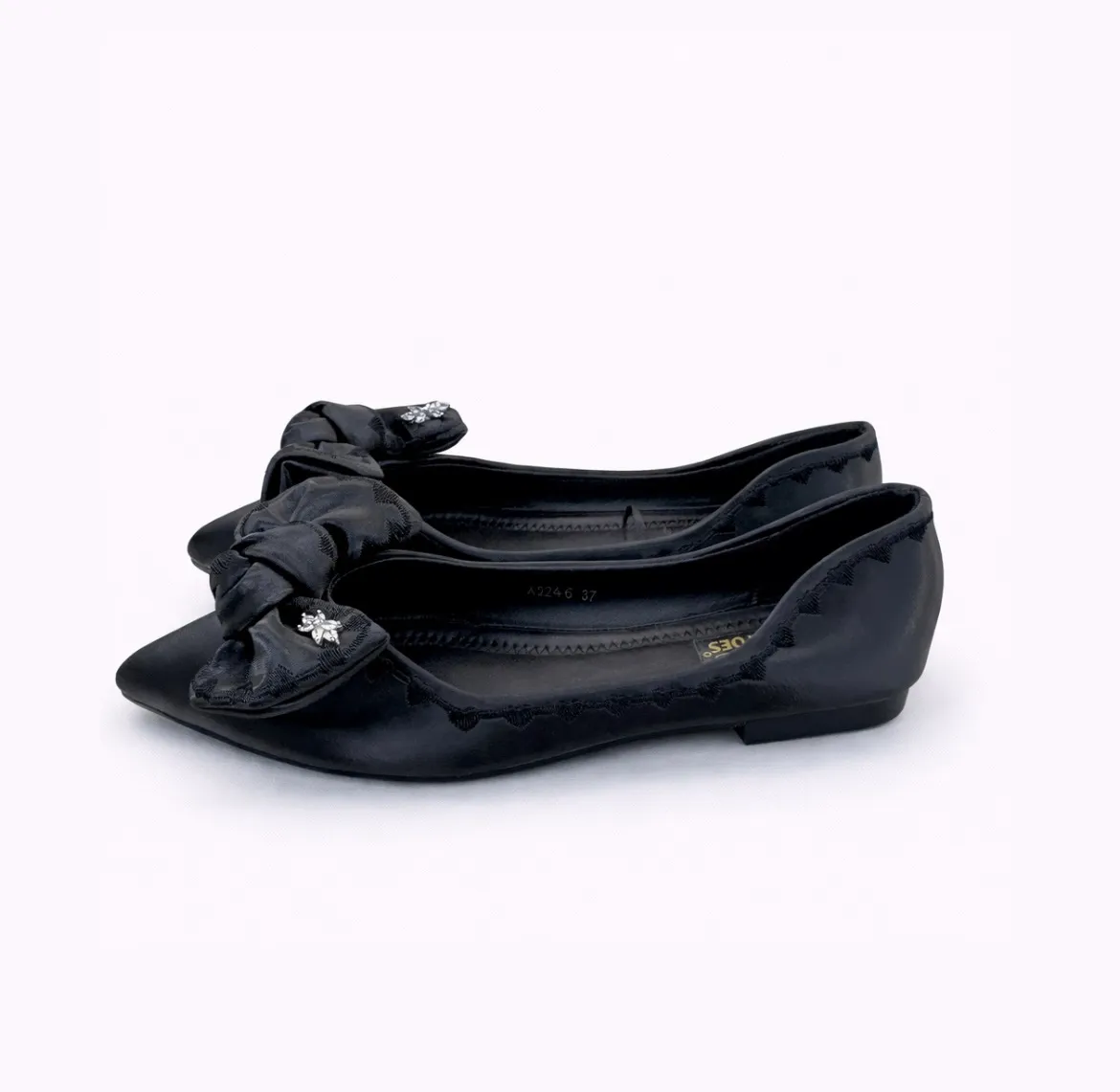 women flats black