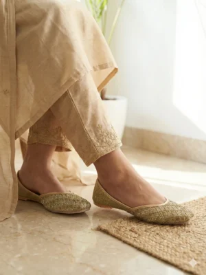 Gold Embroidered Punjabi Jutti