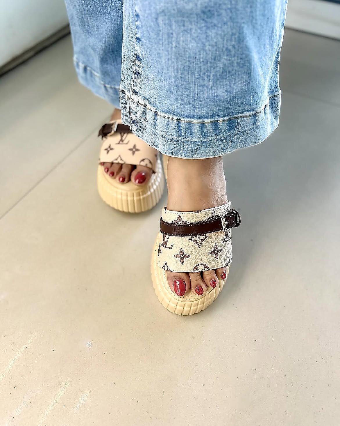 beige platform slides for women casual wear